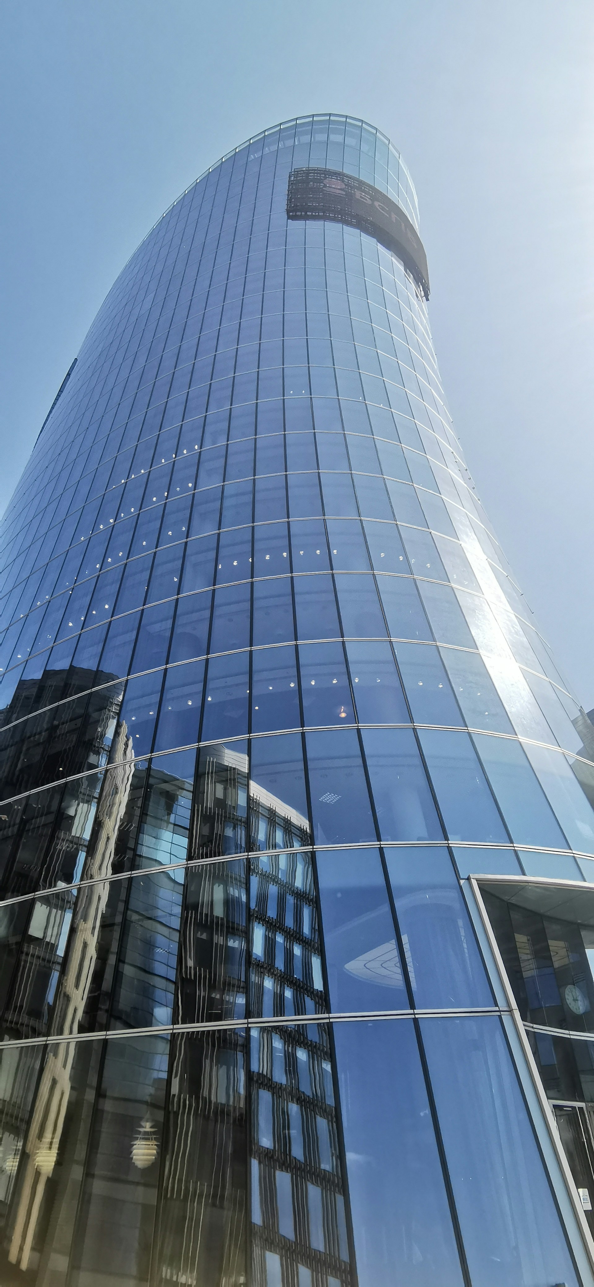 gray computer monitor