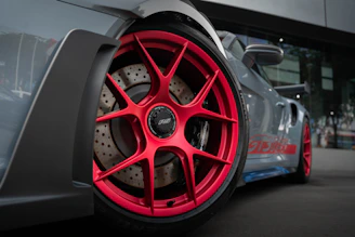Side-by-side comparison of a standard wheel and the 9RS wheel under load.