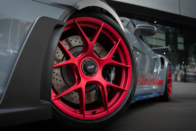 Side-by-side comparison of a standard wheel and the 9RS wheel under load.