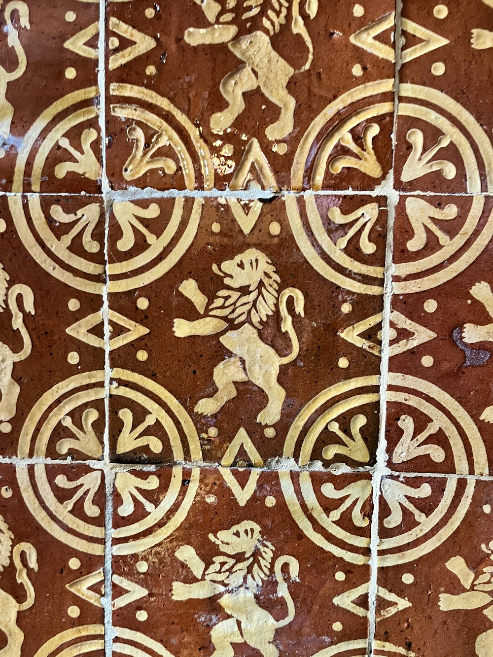 a close up of a tile with animals on it