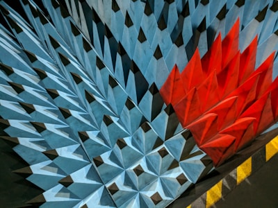 Colorful triangular patterns inspired by Rarámuri clothing in blue, red, and yellow.