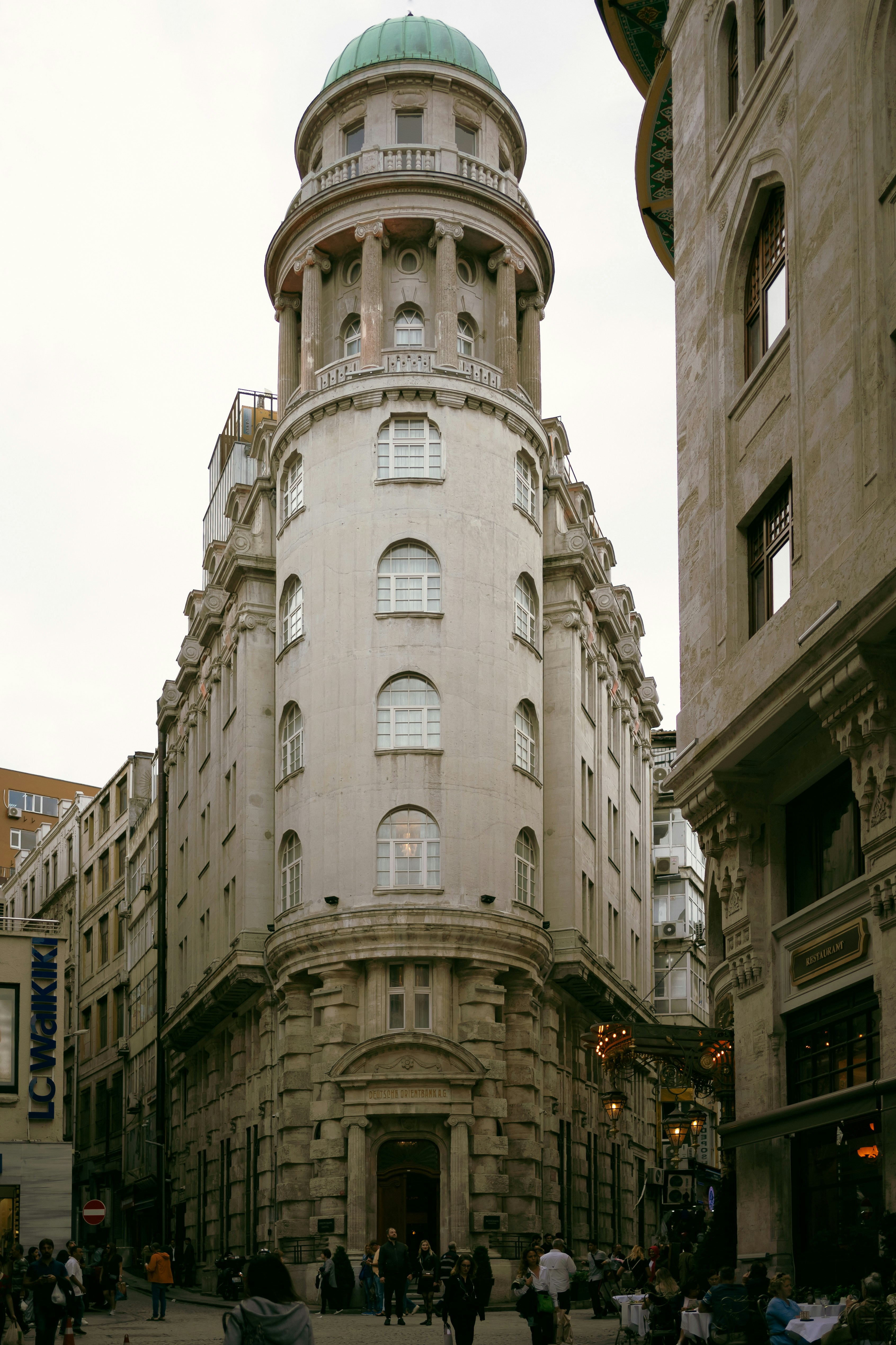 Photo by thefullonmonet