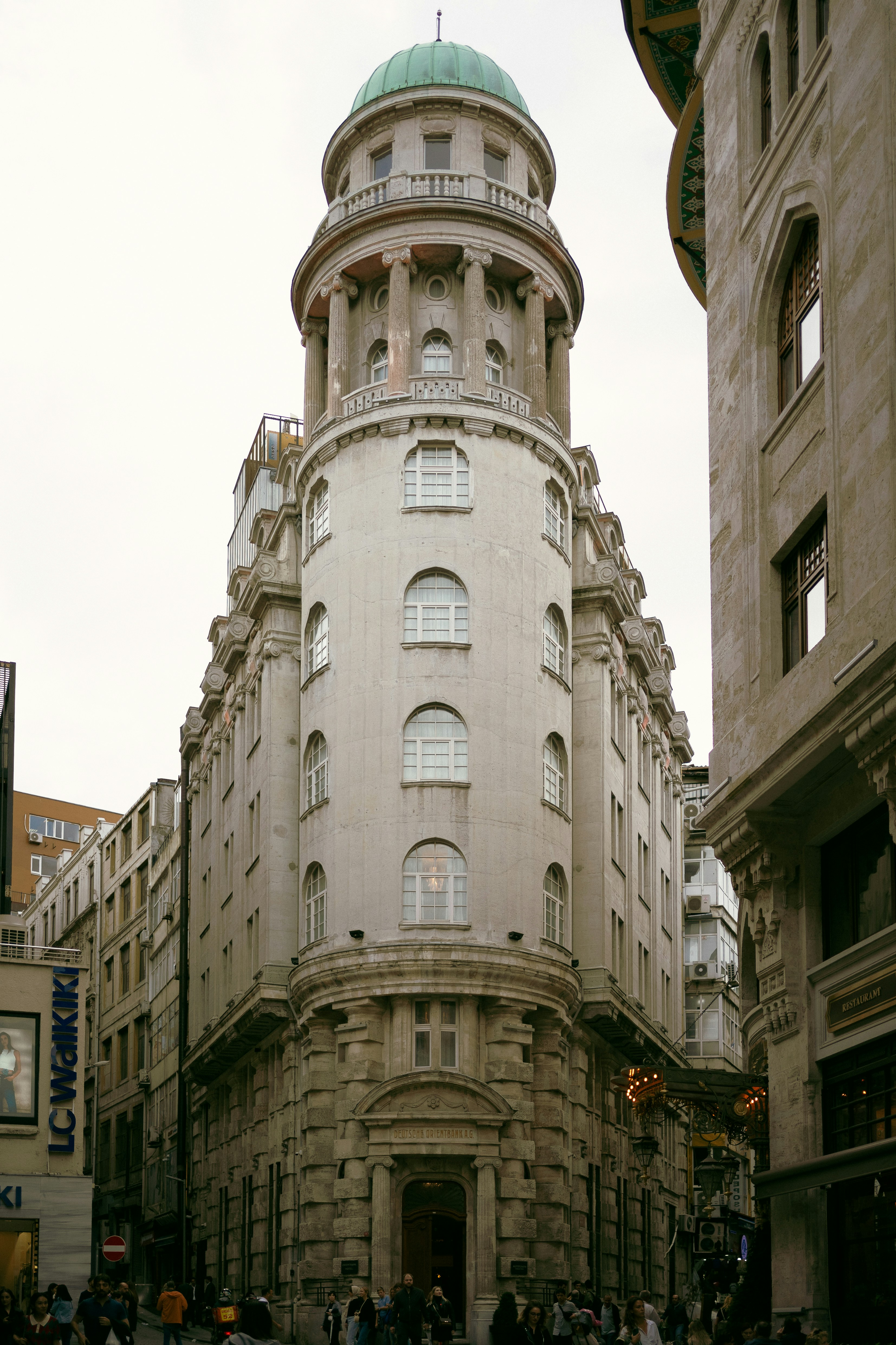 Photo by thefullonmonet