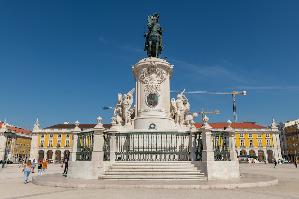 a statue of a man on a horse in front of a building