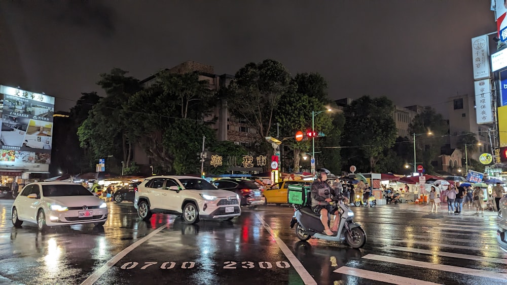 a city street filled with lots of traffic at night