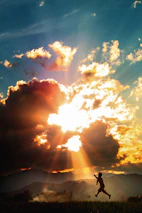 Silhouette of an athlete running at dawn, embodying endurance and determination.