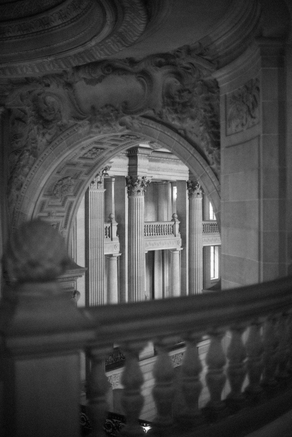 a black and white photo of a building