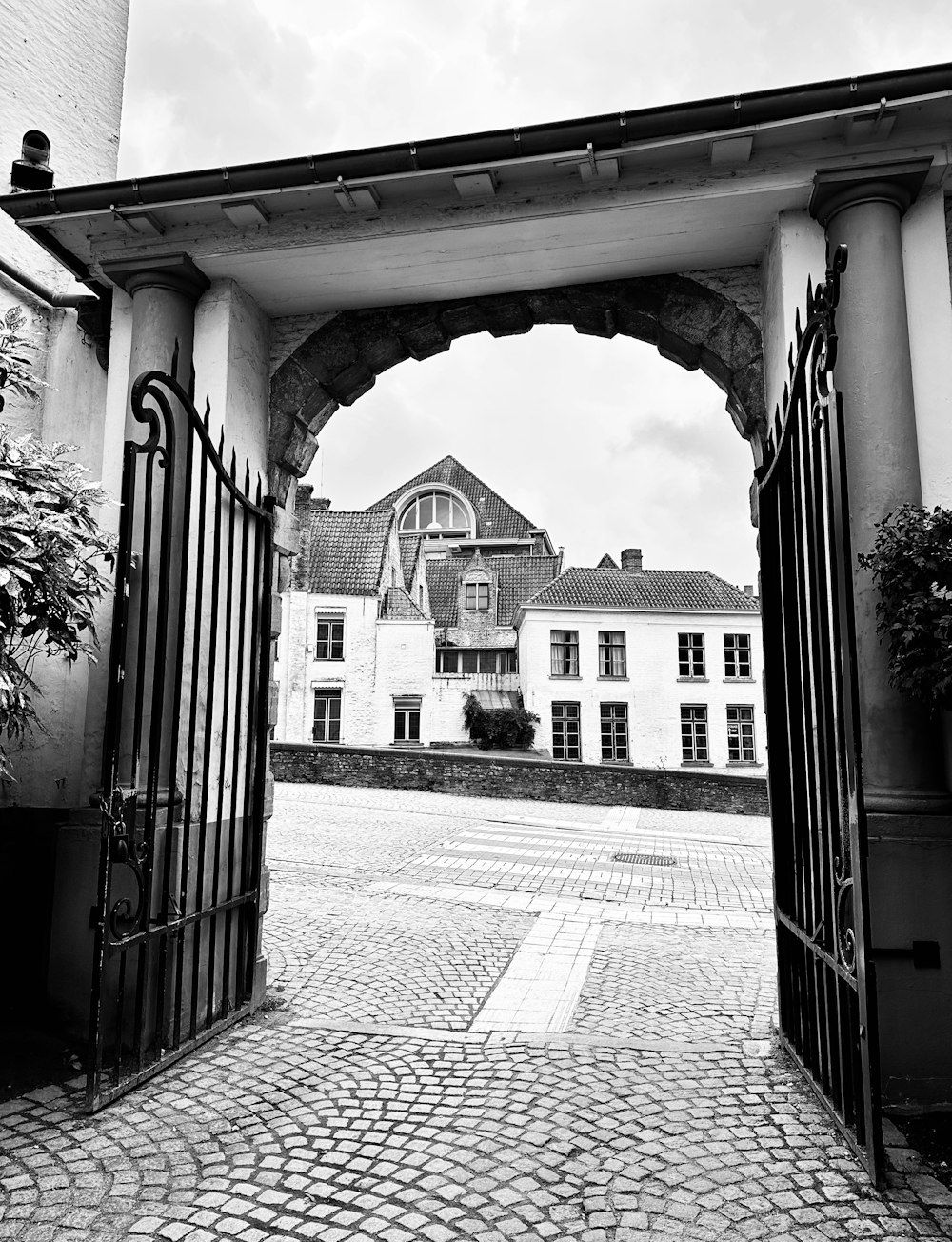 a black and white photo of a large building