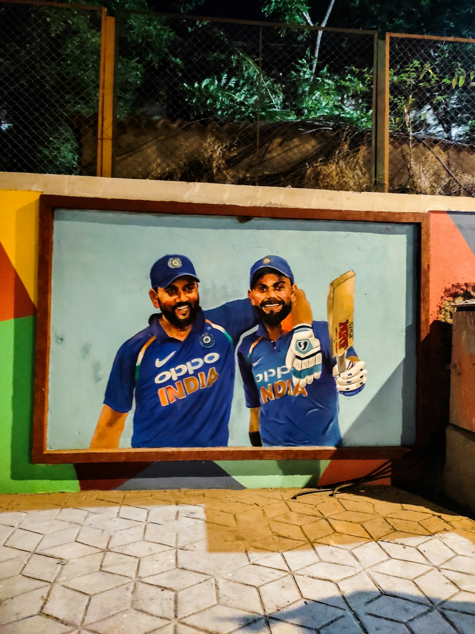 gray computer monitor