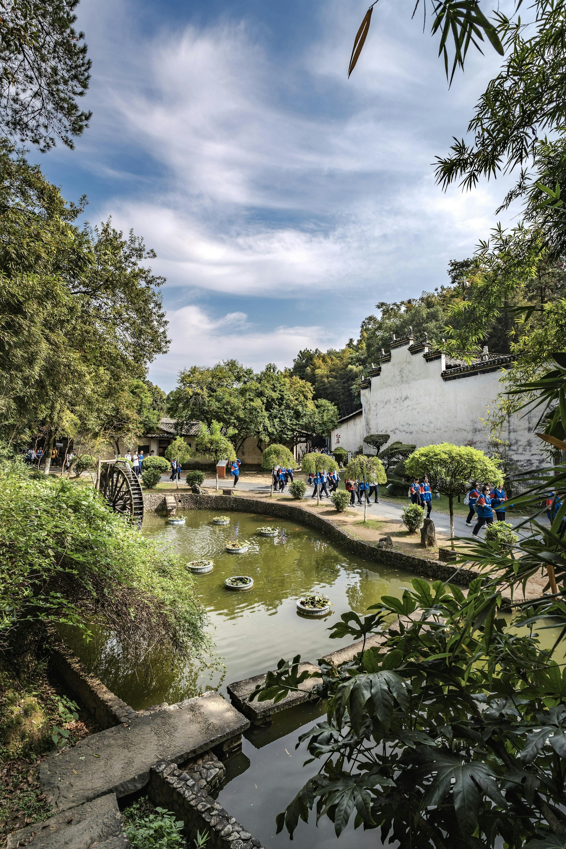 black and white bed linen