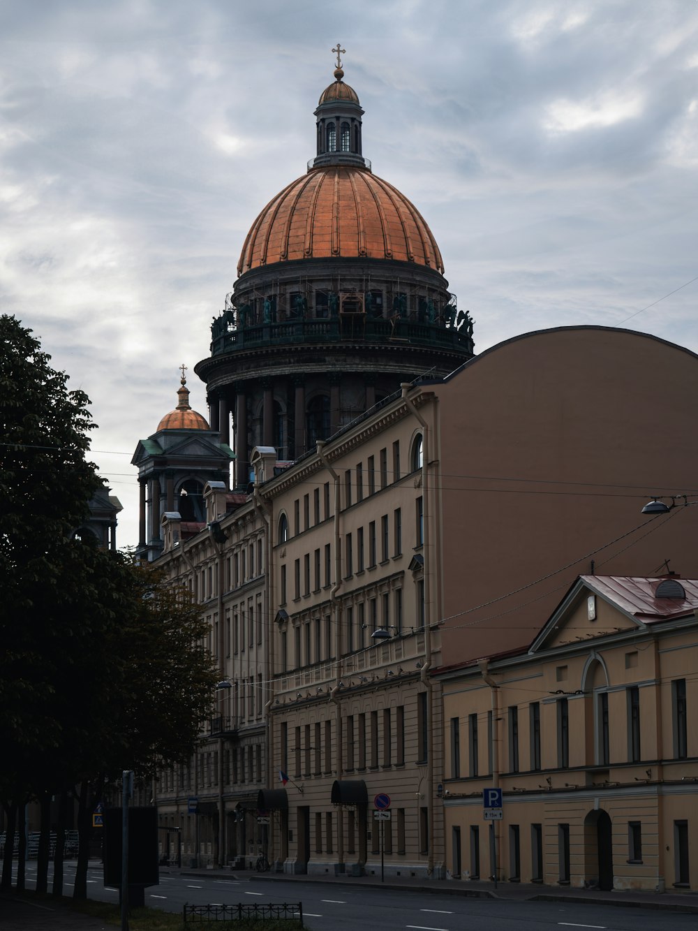 a large building with a dome on top of it