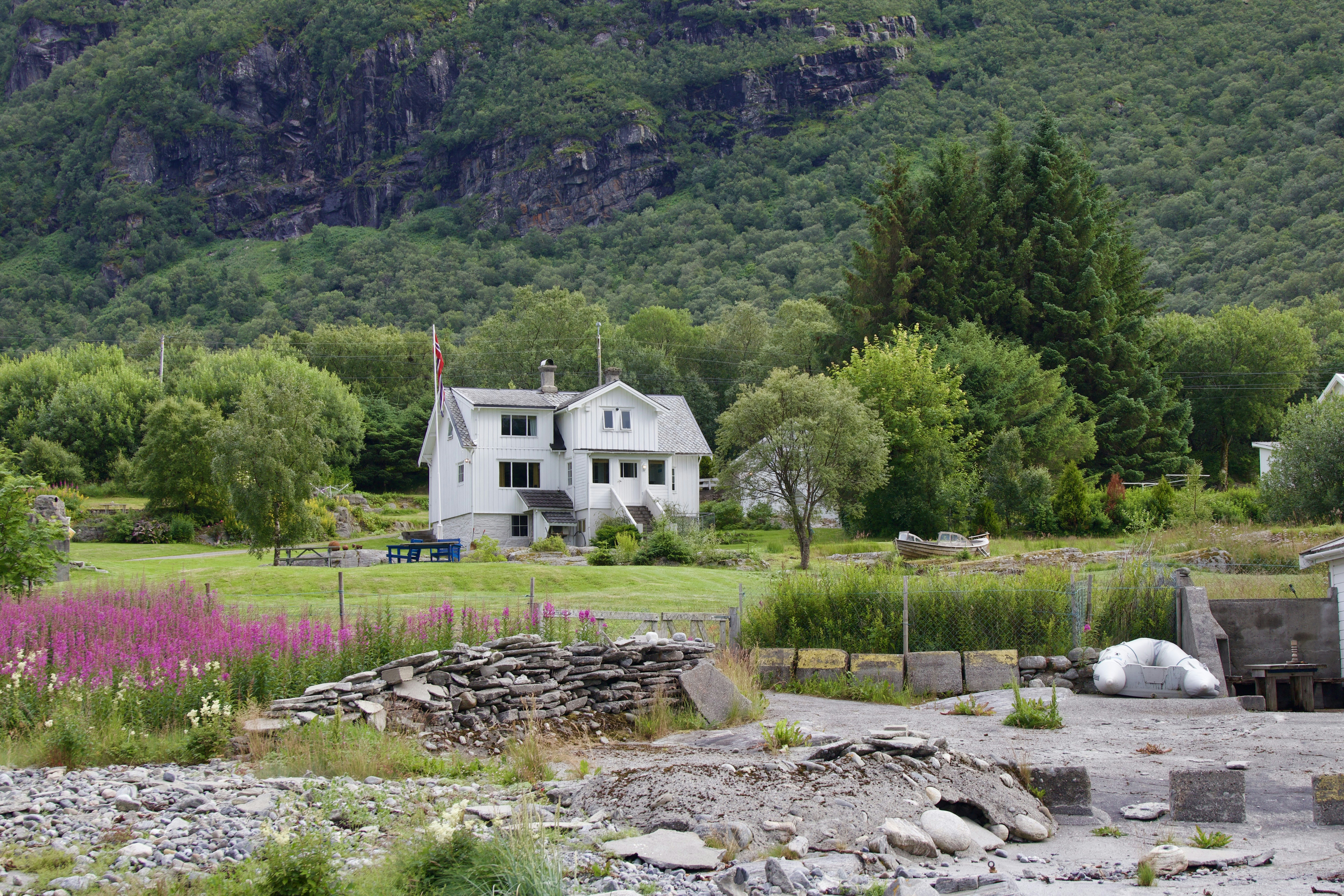 Photo by stockbirken