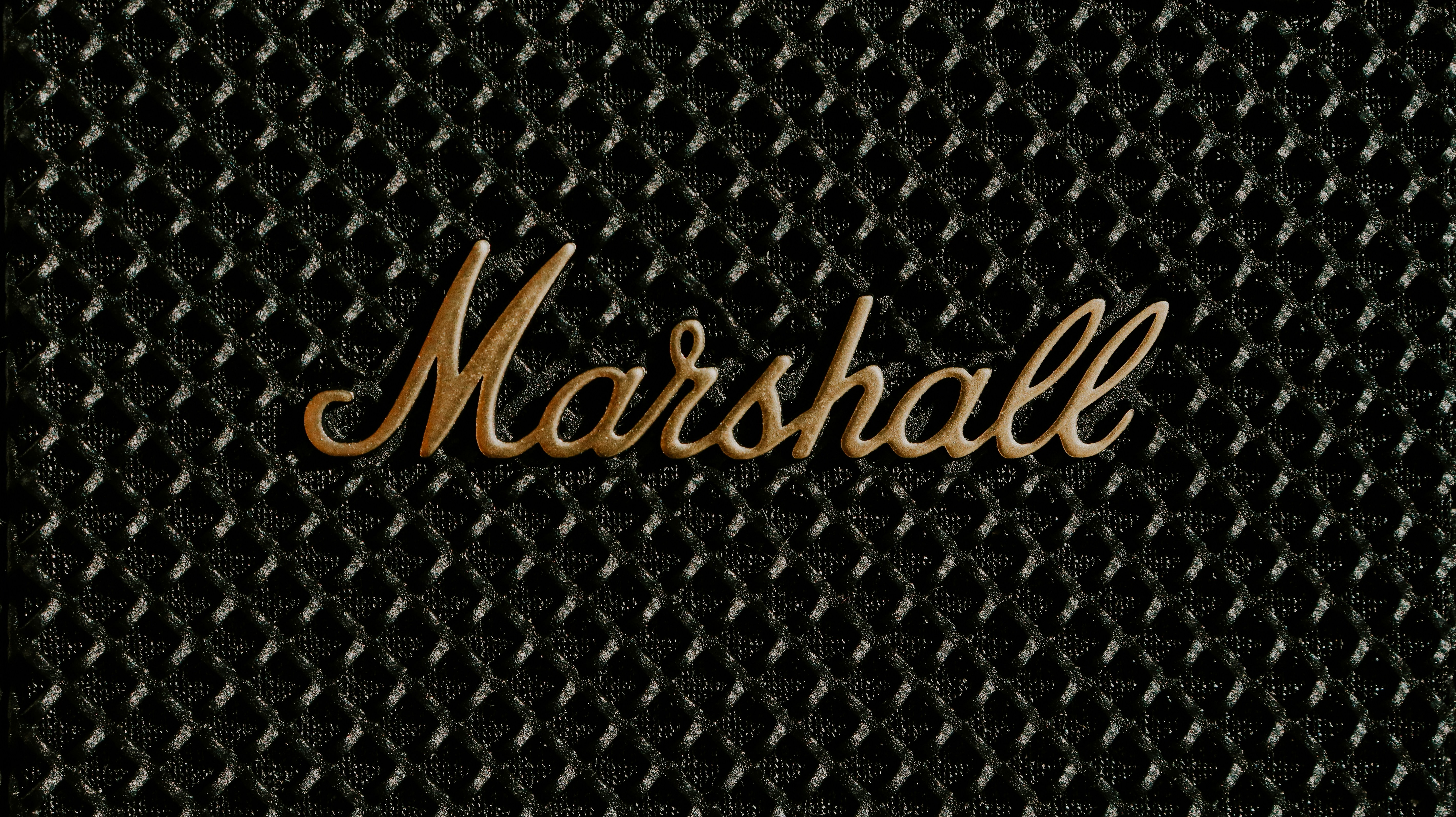 a close up of a metal surface with the word marshall on it
