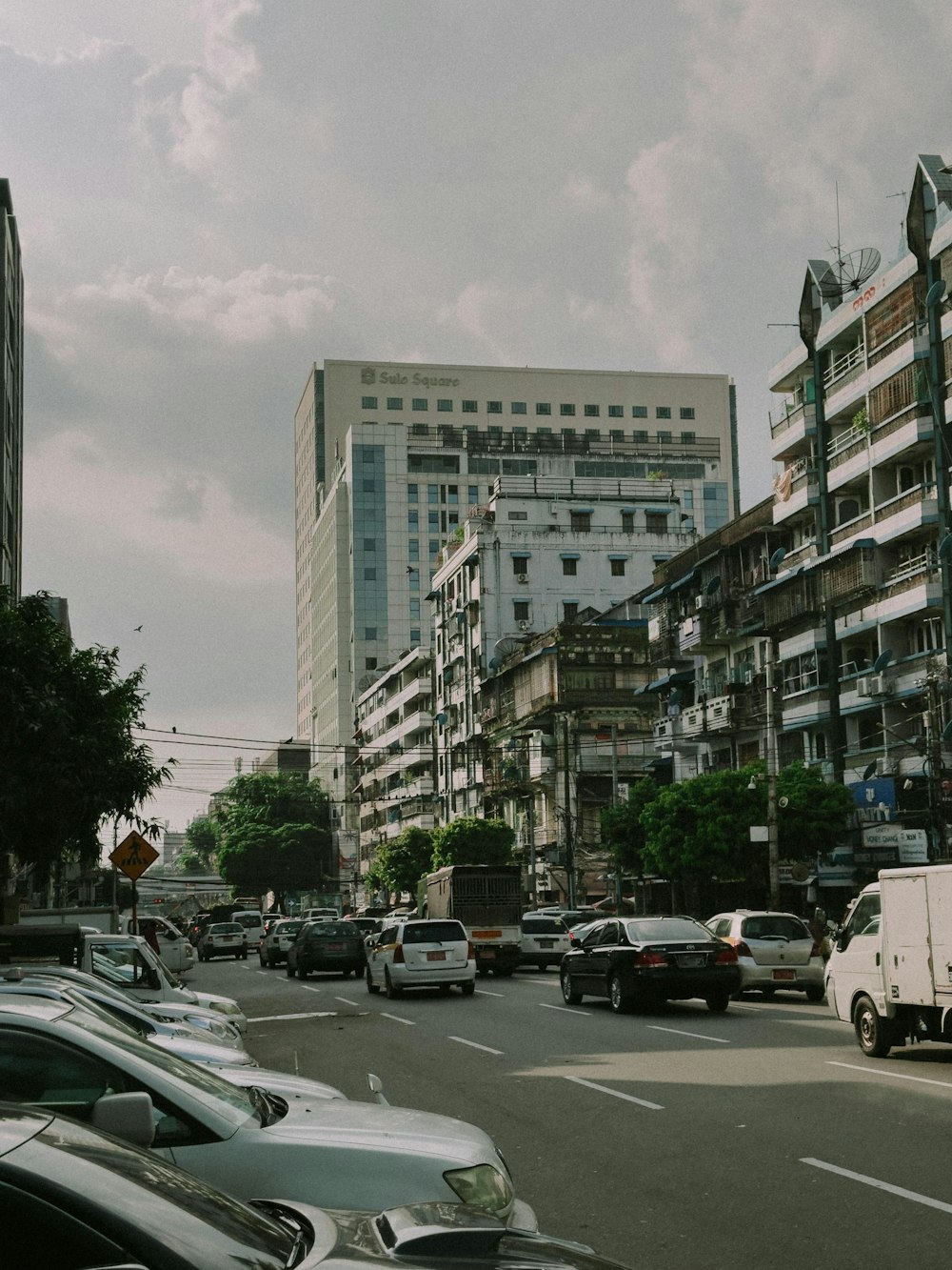 a city street filled with lots of traffic