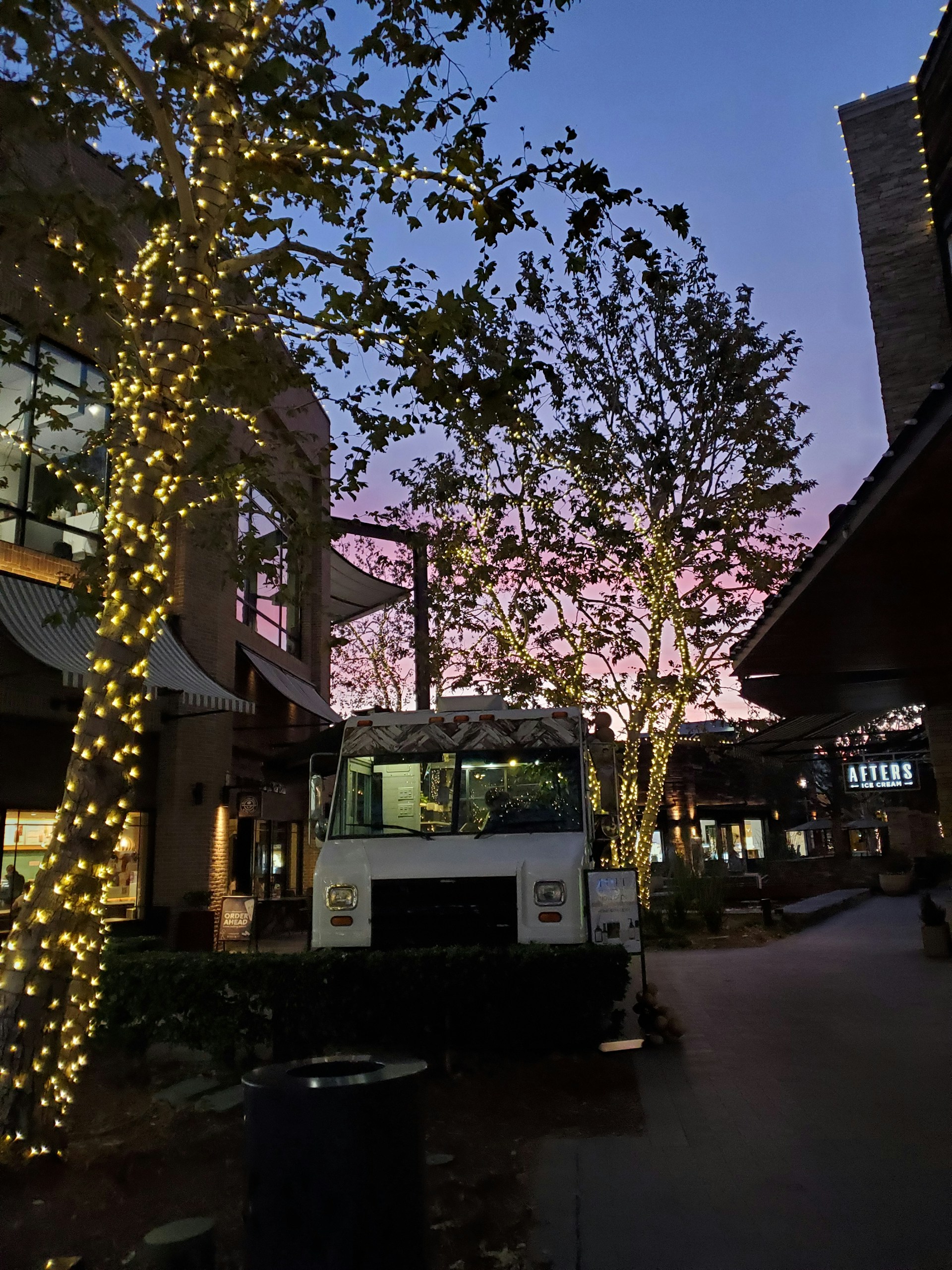 gray computer monitor