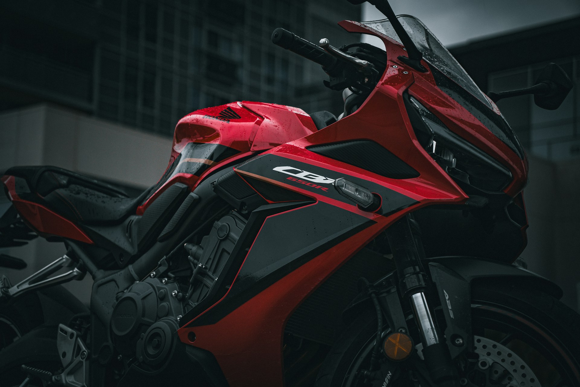 gray computer monitor