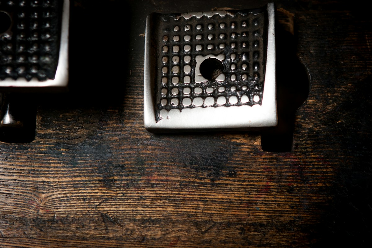 What Cast Iron Pan Weight Works Best for Pressing Tofu?