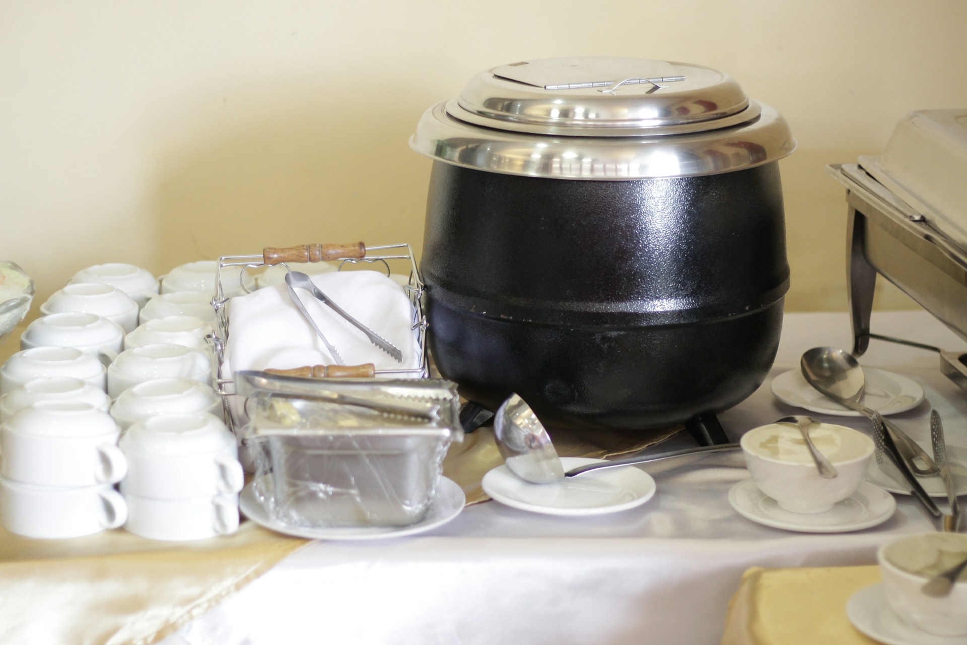 gray computer monitor