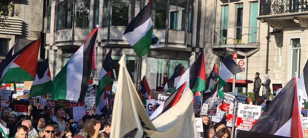 A crowd of South Sudanese people holding banners and flags during a peaceful protest organized by the people’s resistance front.