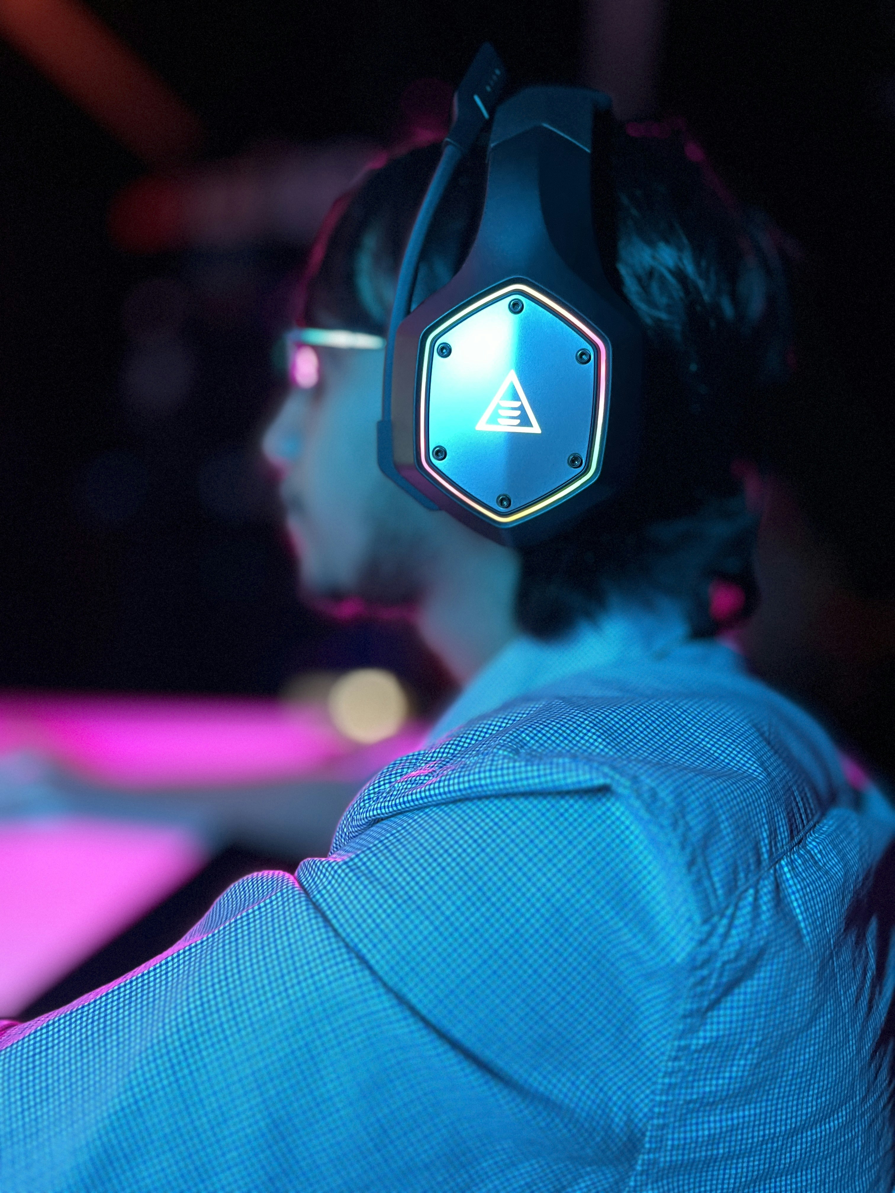 a man wearing a pair of headphones in a dark room