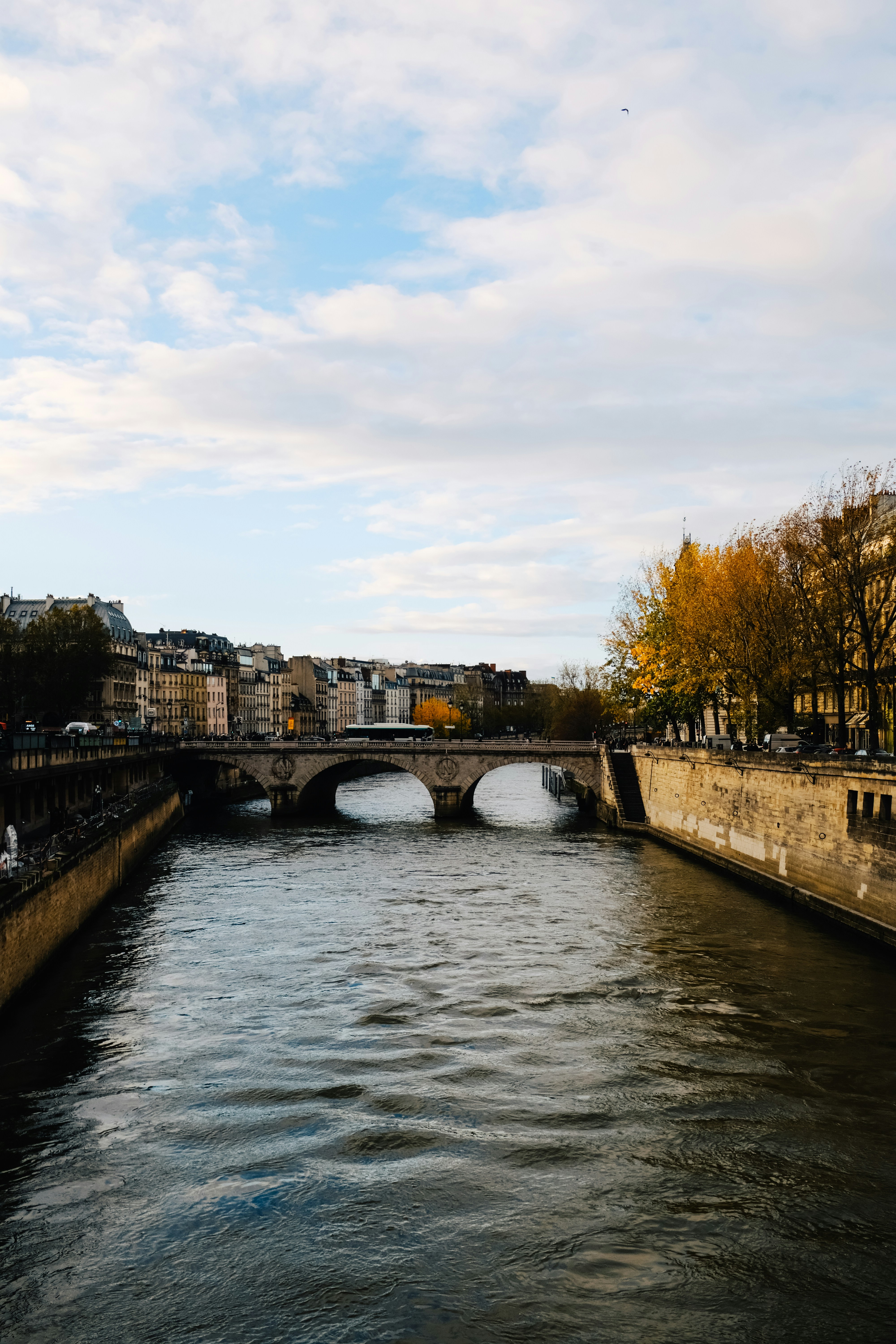 Photo by adrienolichon