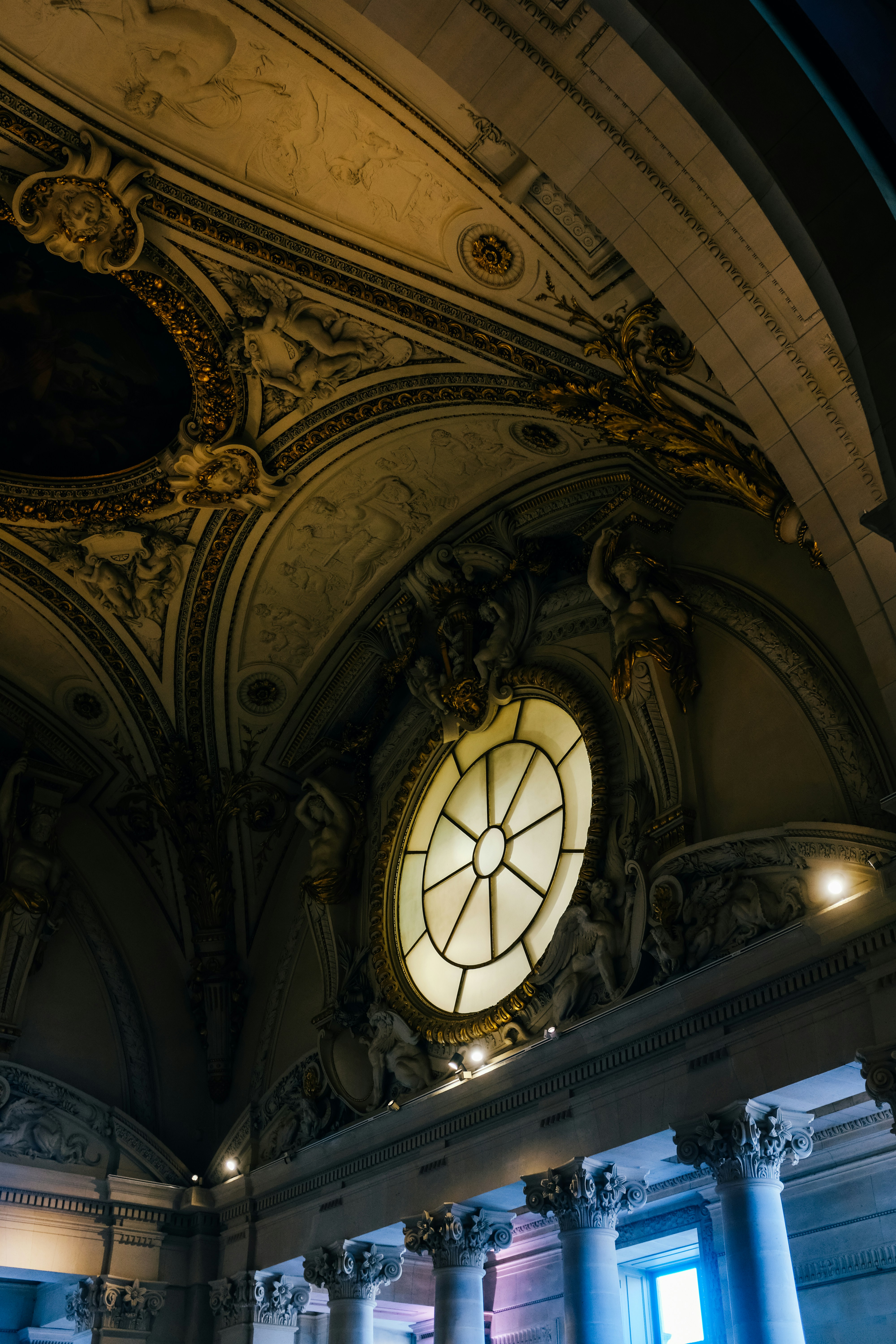 Photo by adrienolichon