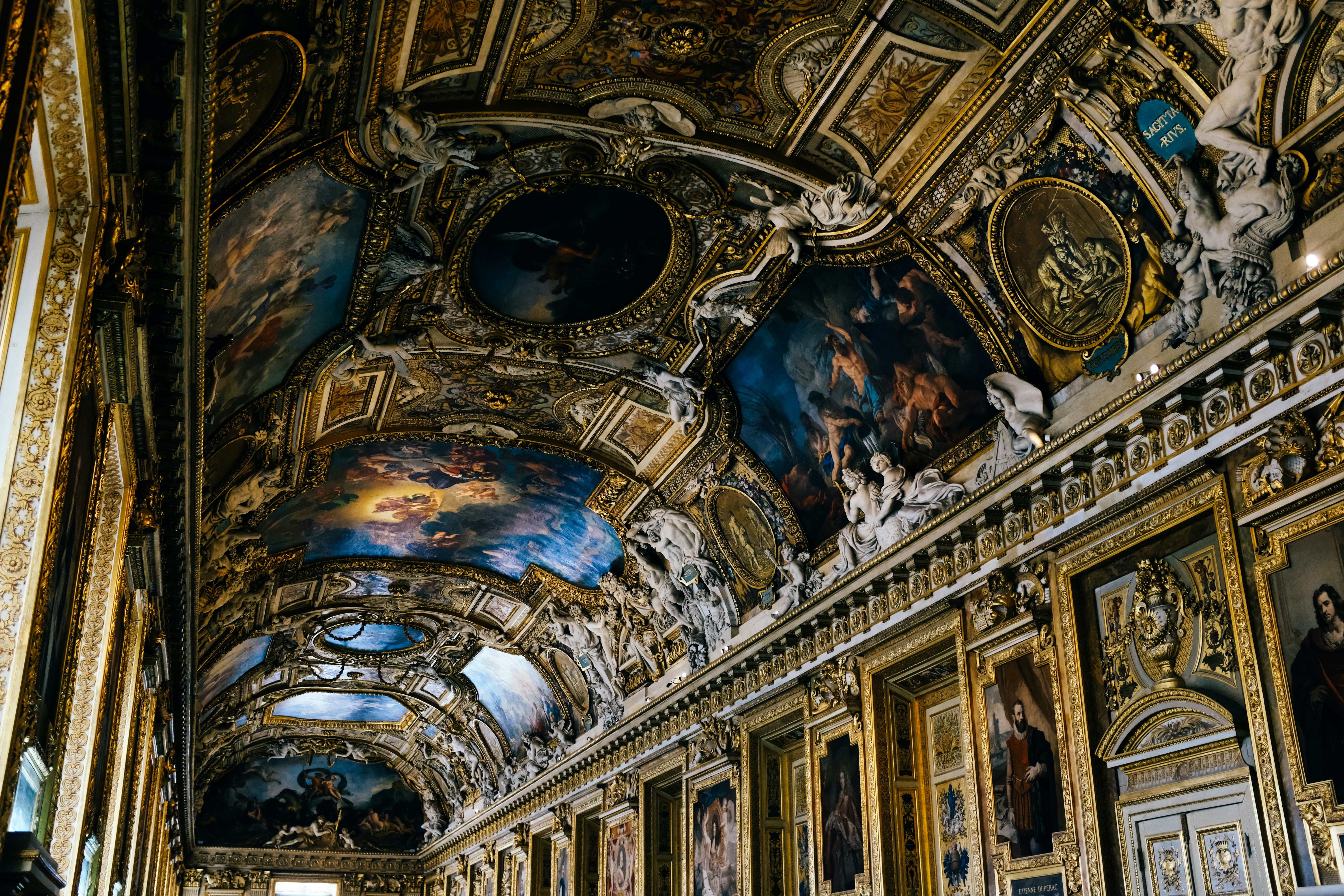 Photo by adrienolichon