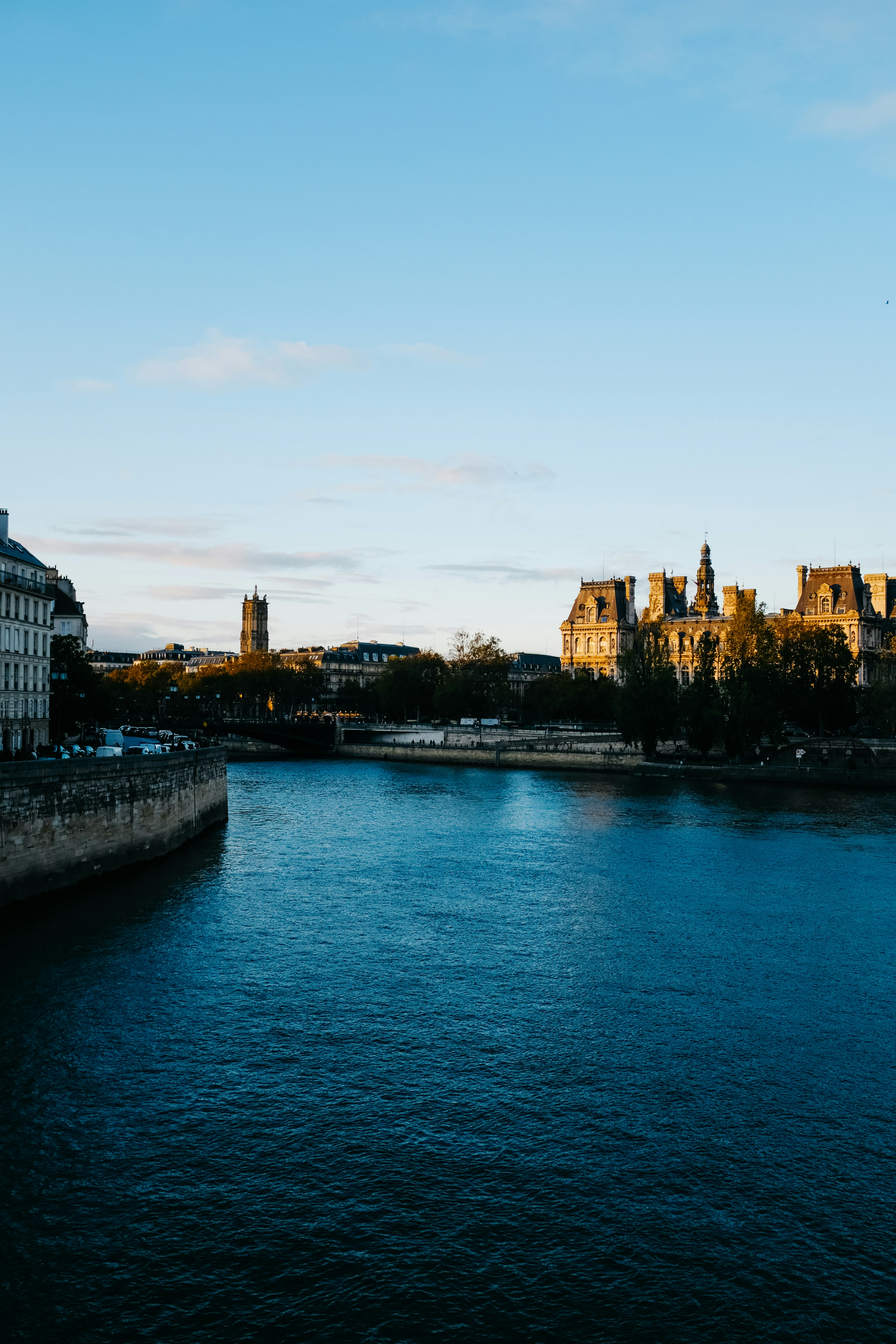 Photo by adrienolichon