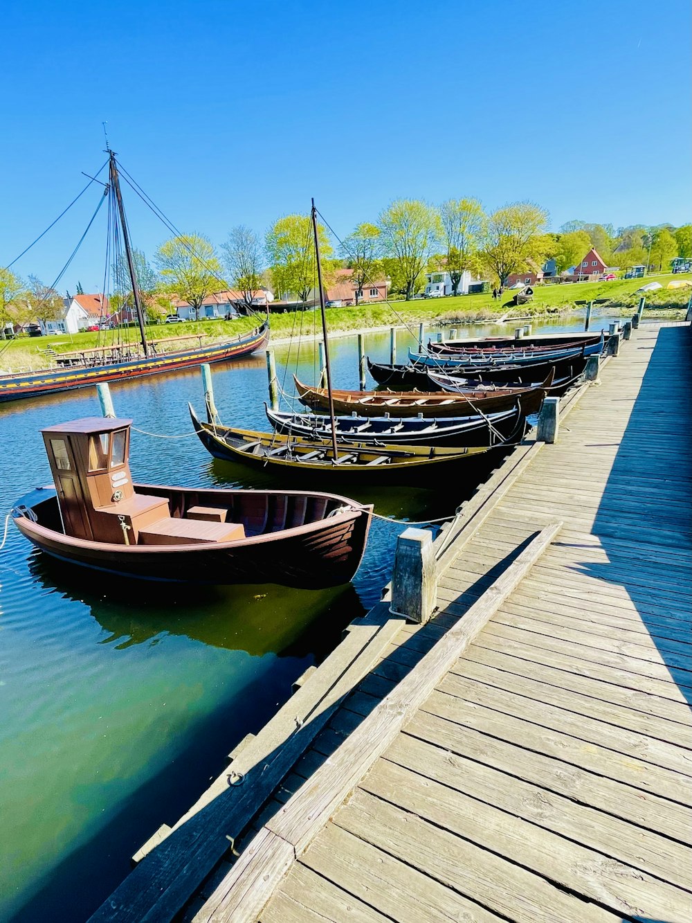 a row of boats sitting on top of a lake