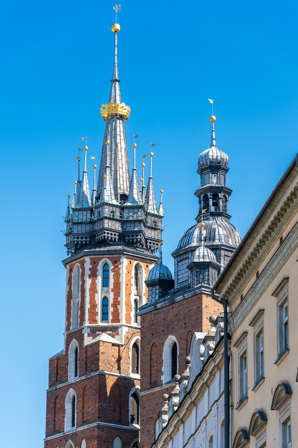 a tall building with two towers and a clock