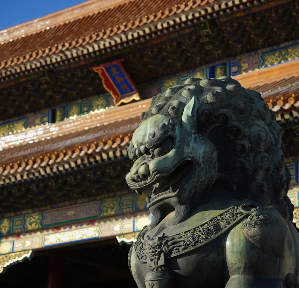 a statue of a lion in front of a building