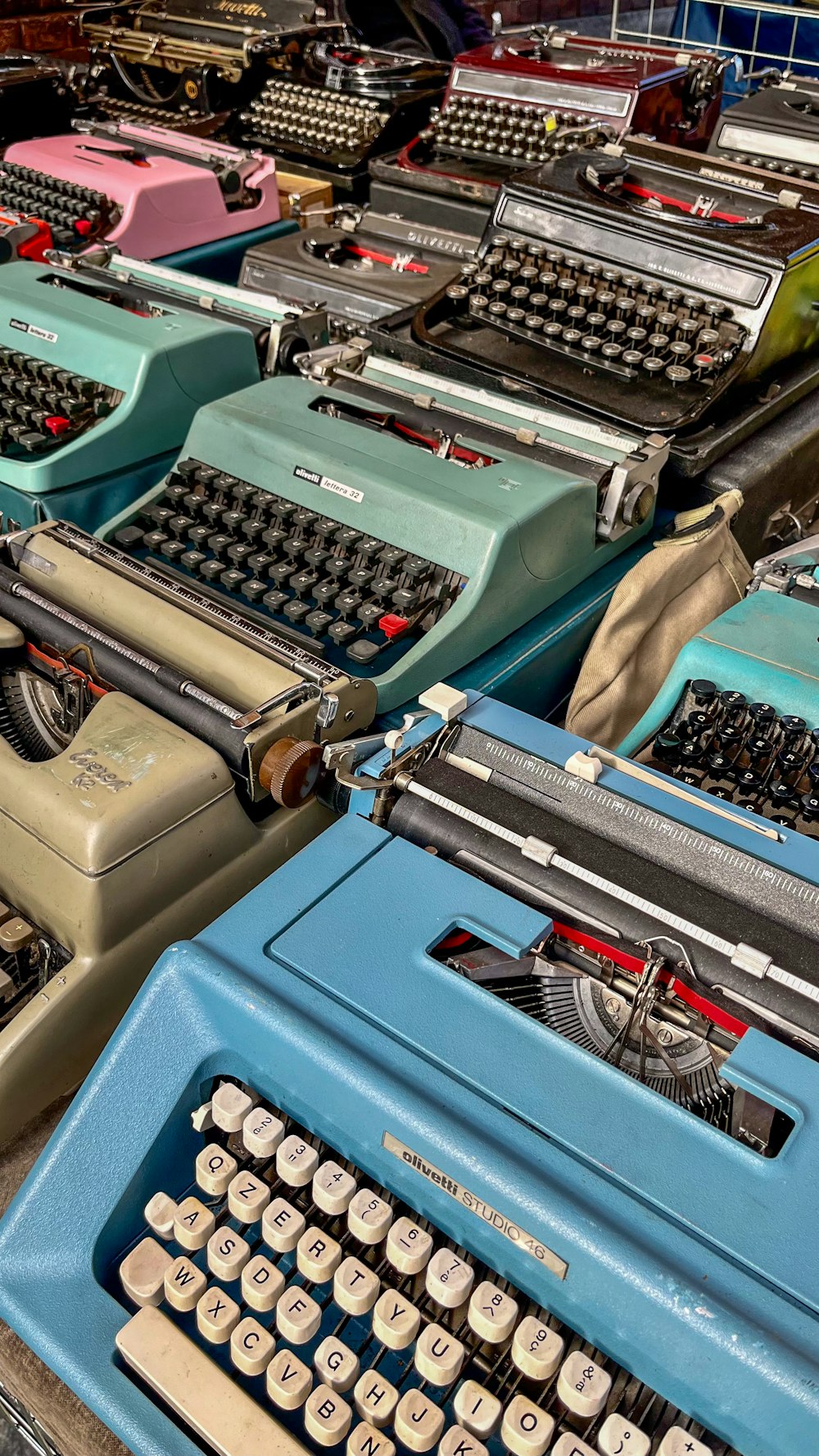 a row of old typewriters sitting next to each other