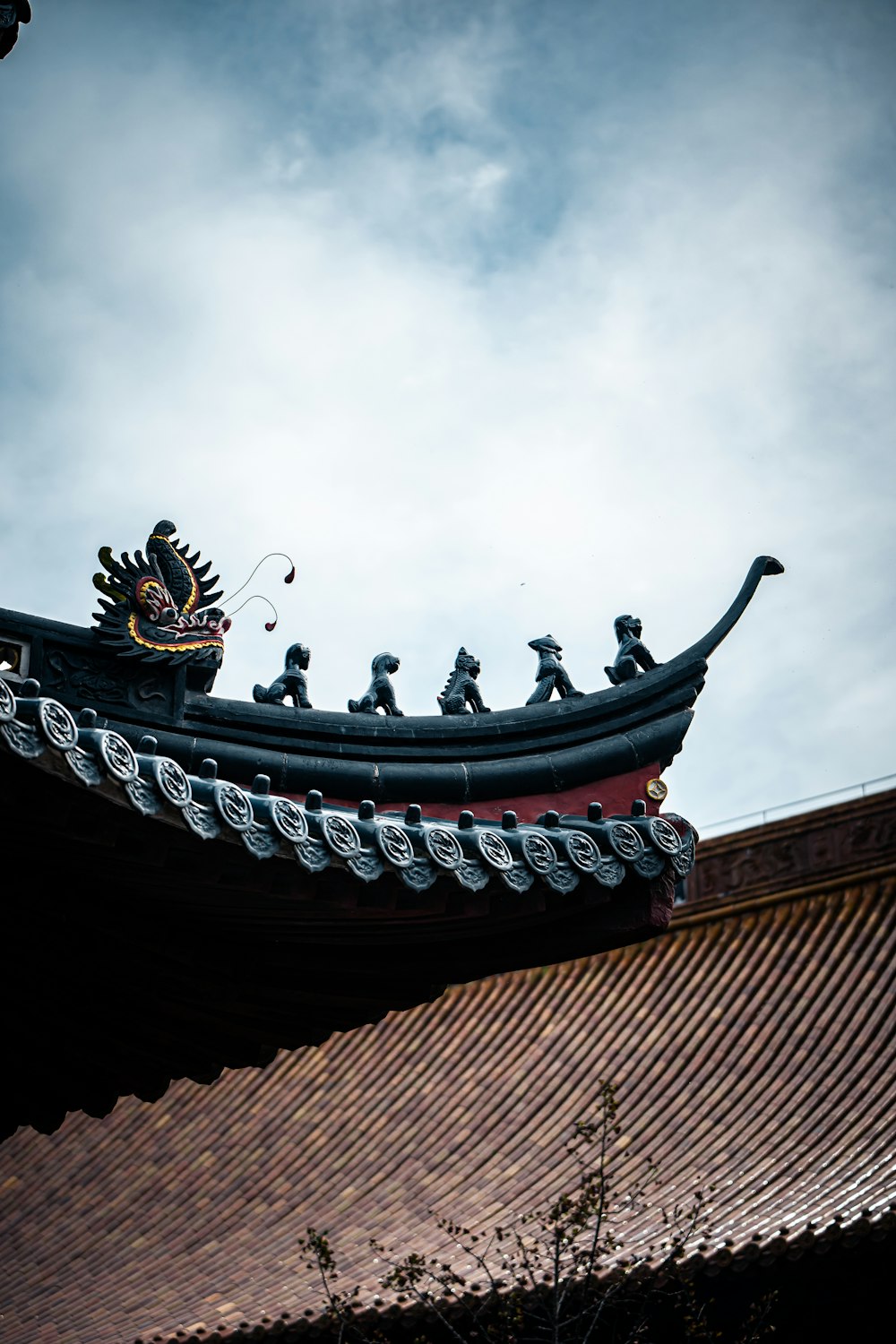 the roof of a building with a sky background