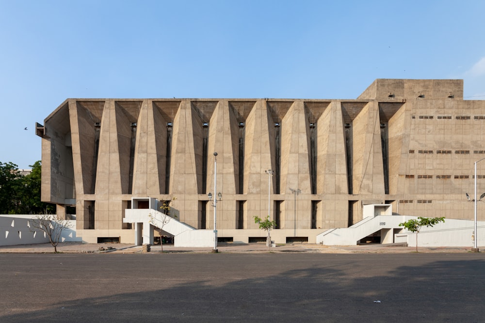 an empty parking lot in front of a large building