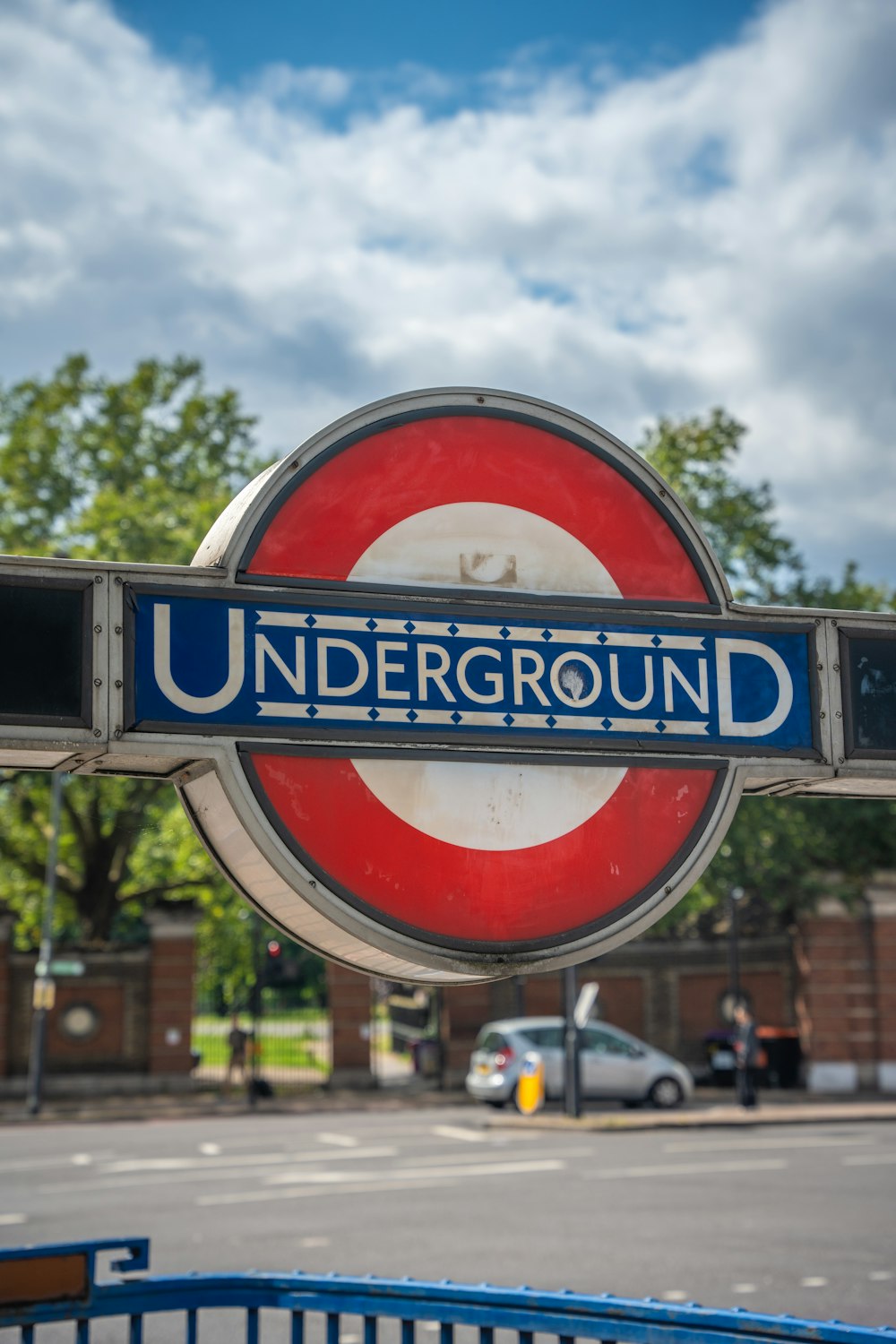 a sign for underground on a city street