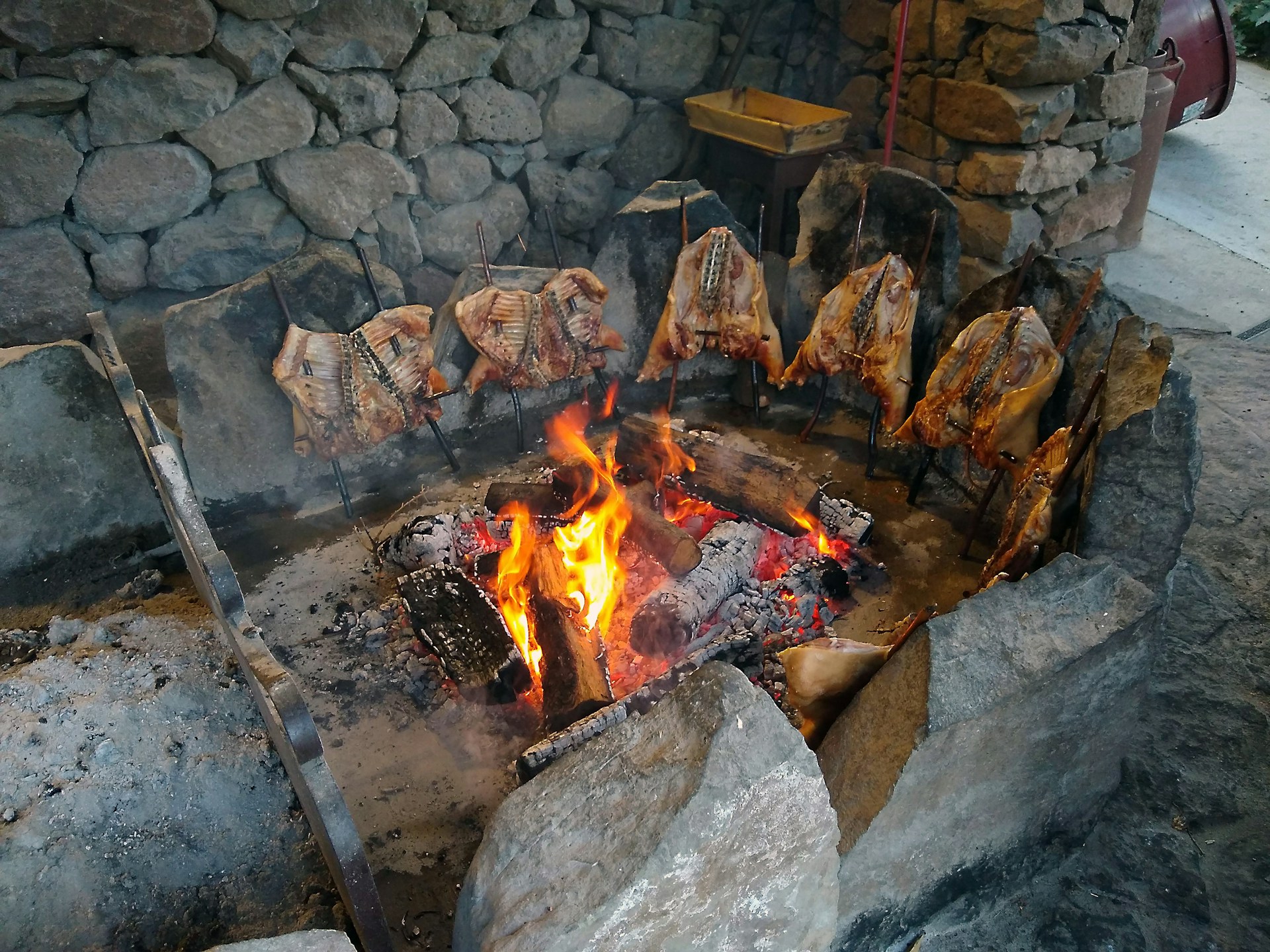 gray computer monitor