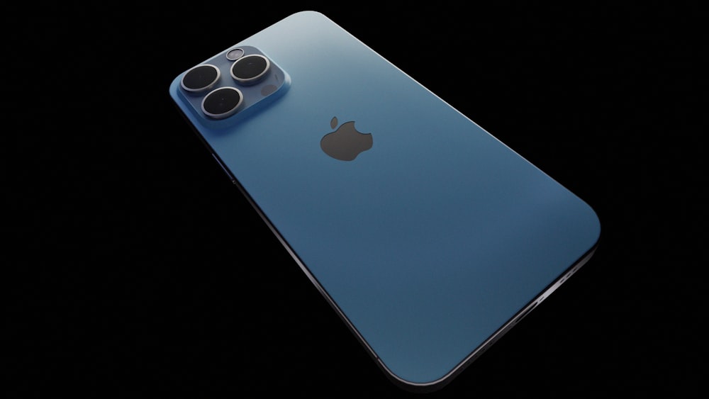 Um close up de um telefone Apple com uma câmera