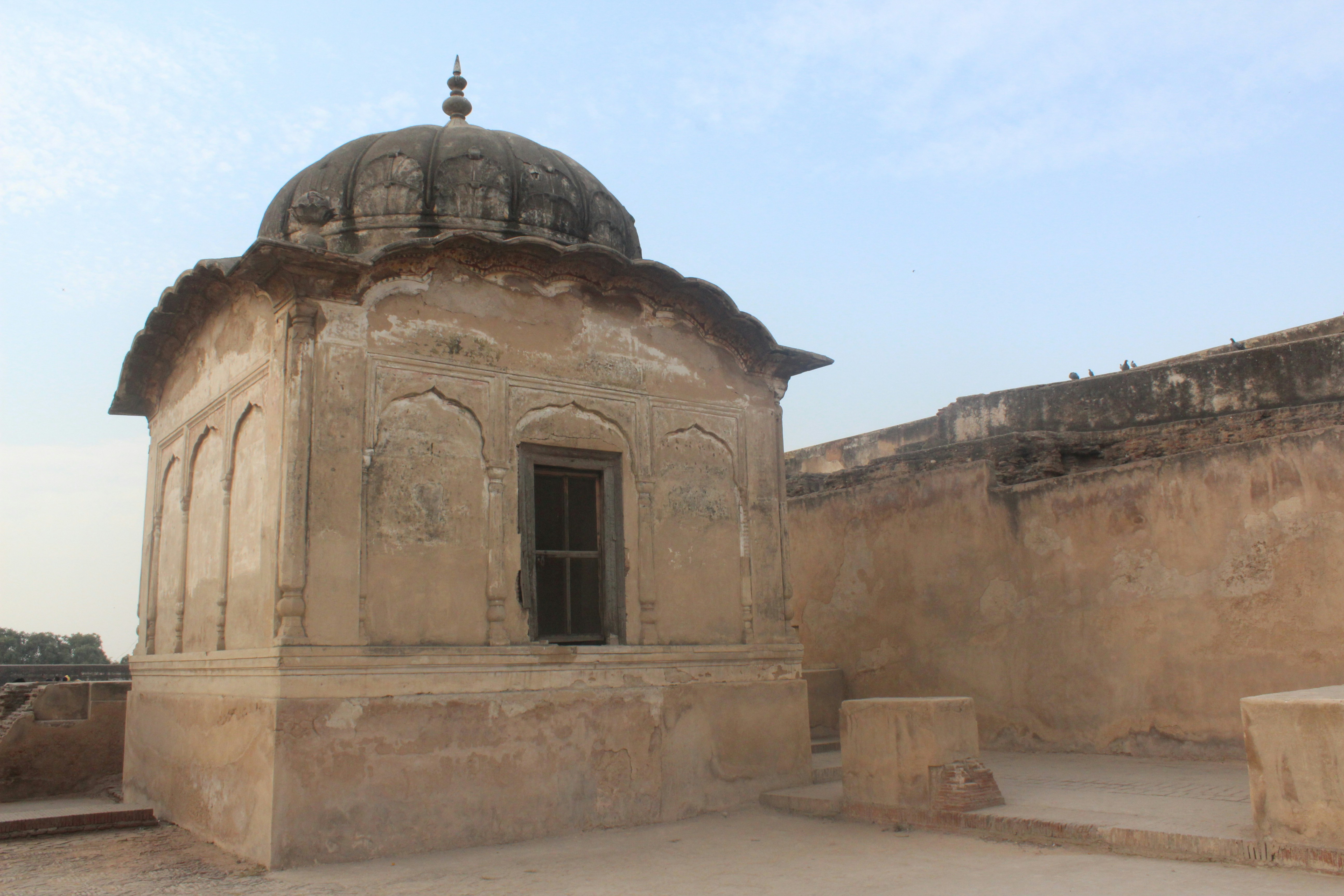 an old building with a dome on top of it