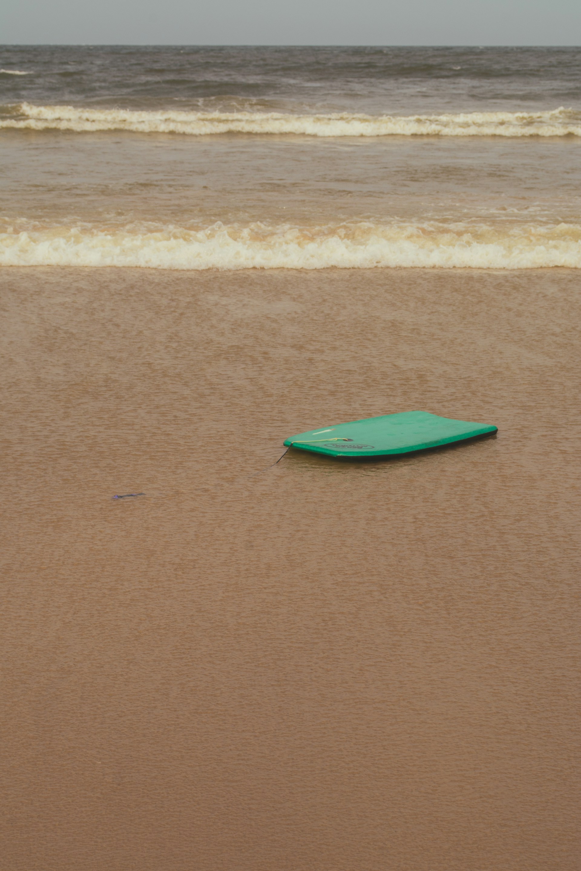 gray computer monitor