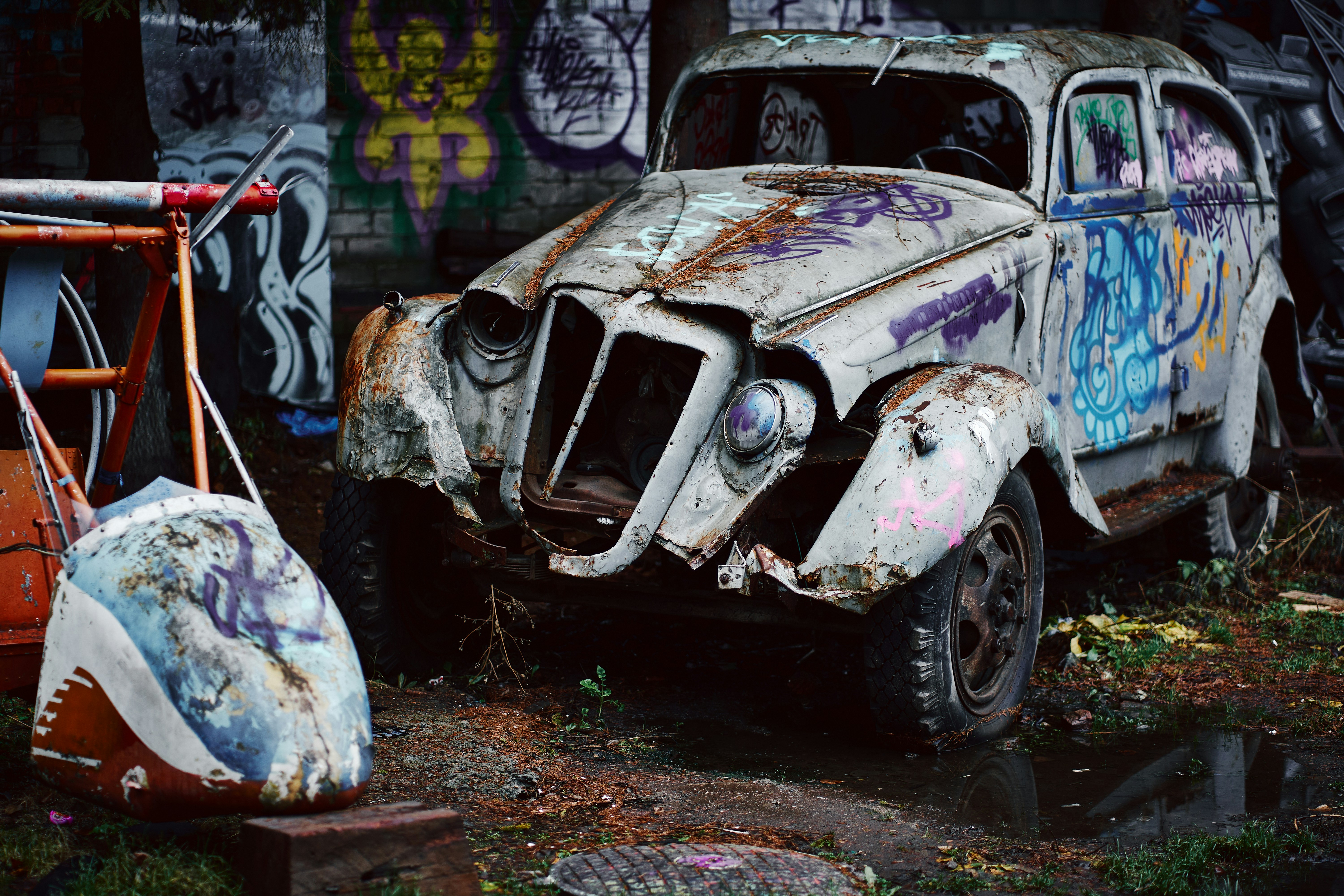 gritty cars, Mad Max wallpaper, post-apocalyptic vehicles, dystopian landscapes, ilustrasi artikel Post-Apocalyptic Mad Max Style Car Wallpapers 2