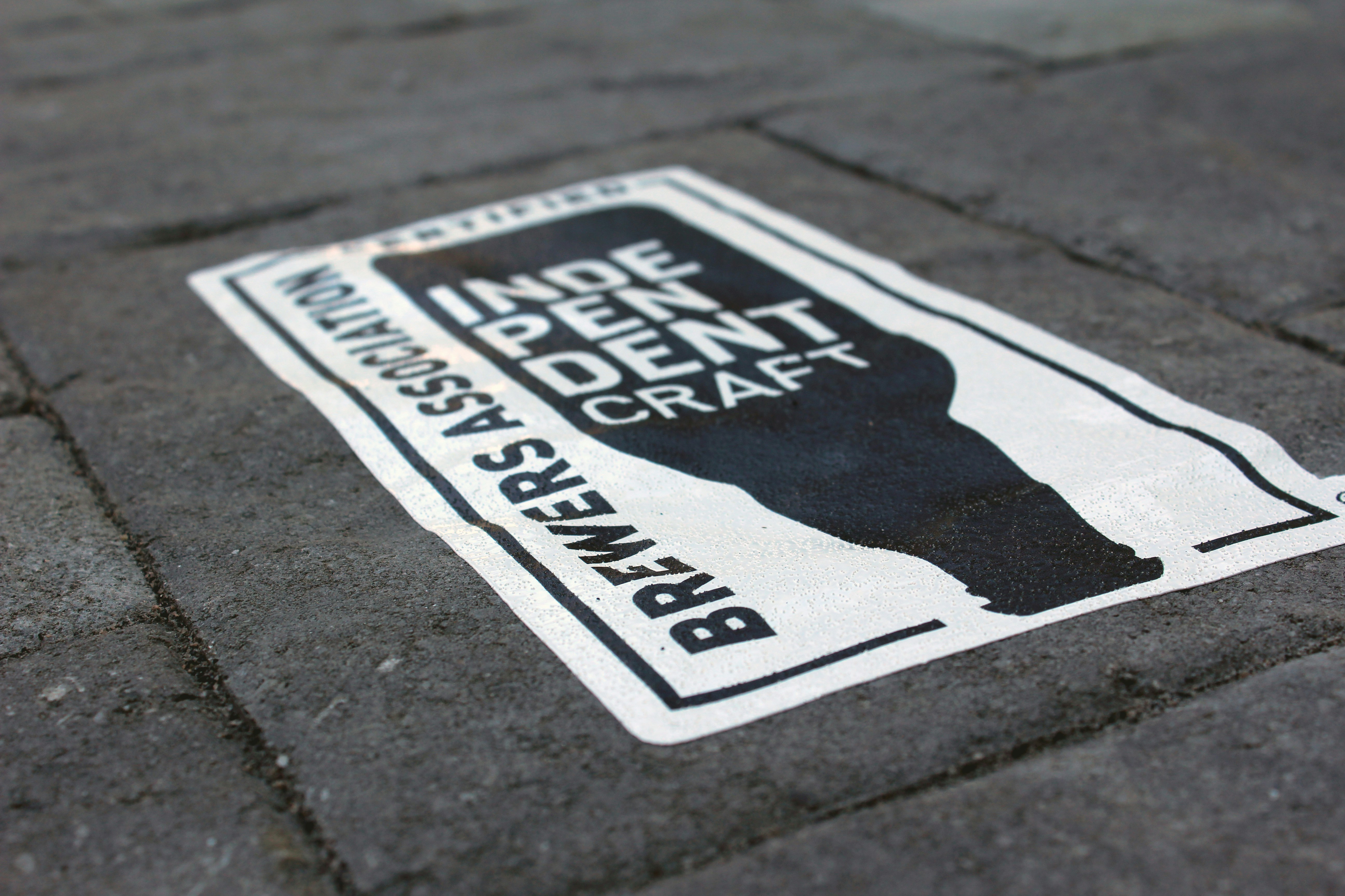 a sticker on the ground that says, beware of pedant craft