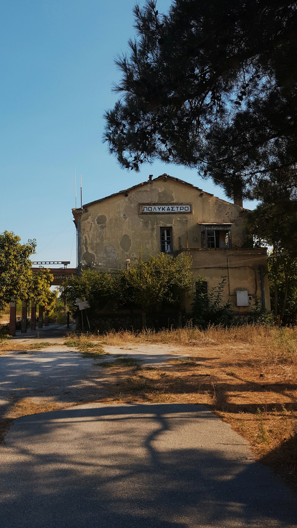 an old building sitting next to a tree