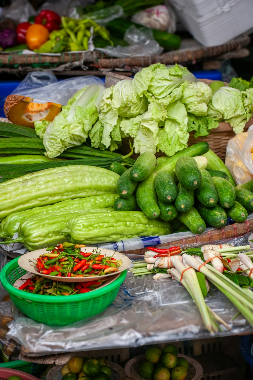 a table filled with lots of different types of vegetables