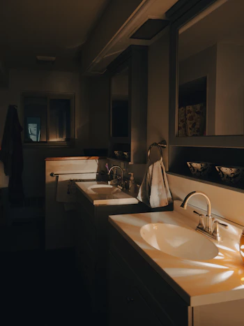 a bathroom with two sinks and a mirror
