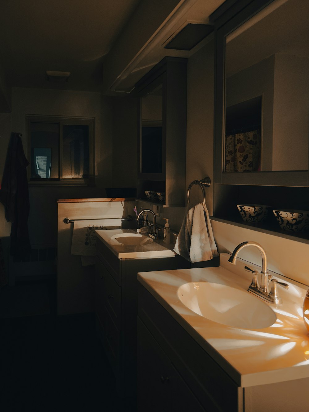 a bathroom with two sinks and a mirror