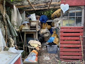 a bunch of stuff that is outside of a building