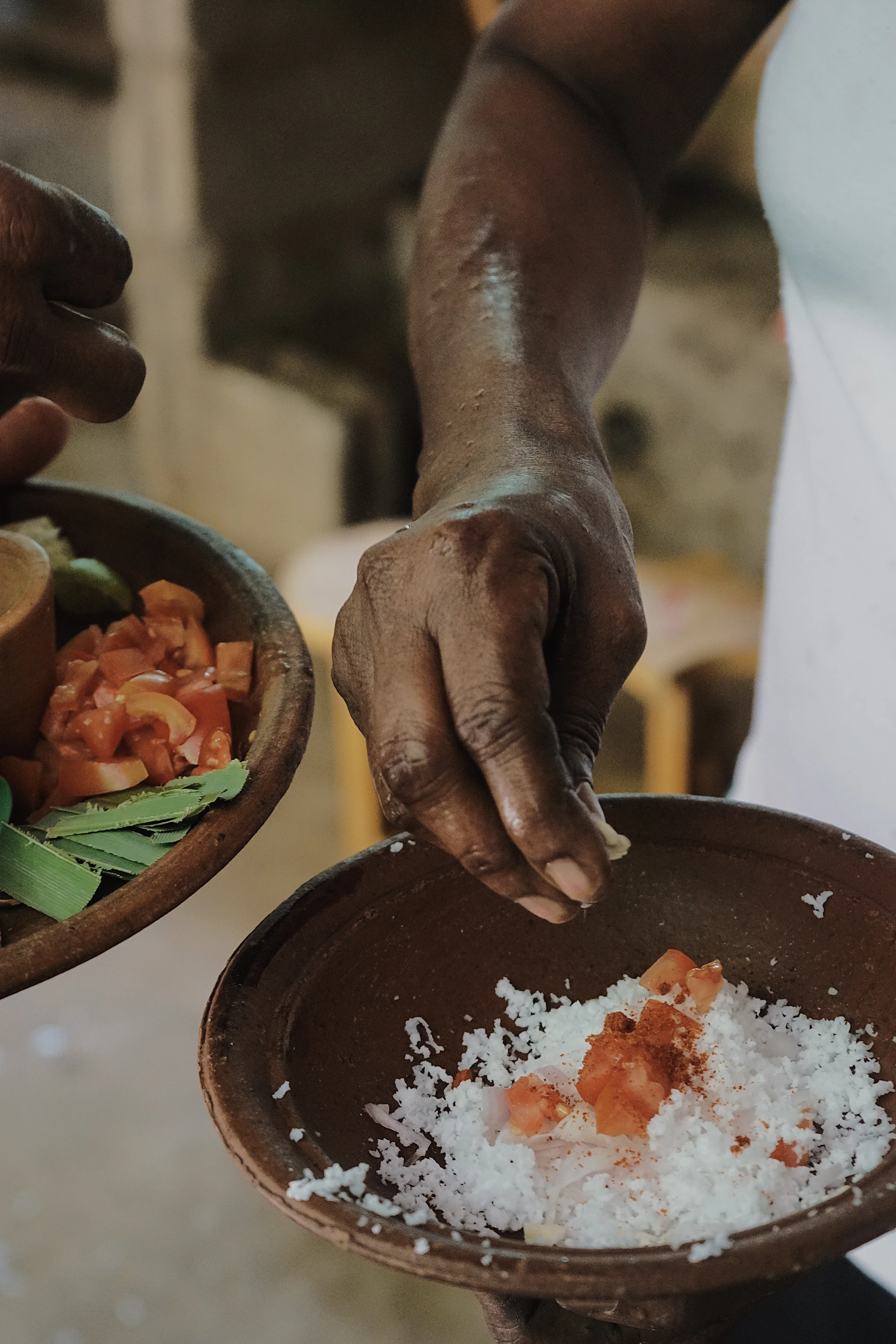 Close-up of a chef at Sabor d'Antón carefully preparing a classic criolla dish with fresh ingredients.
