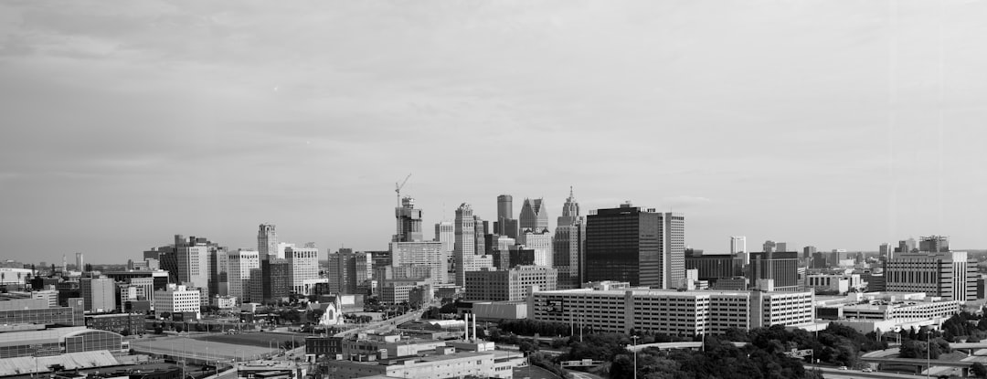 a black and white photo of a city skyline,