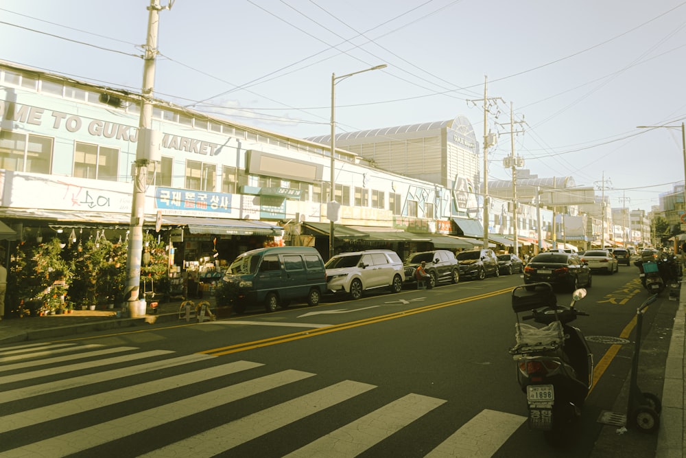 a city street filled with lots of traffic