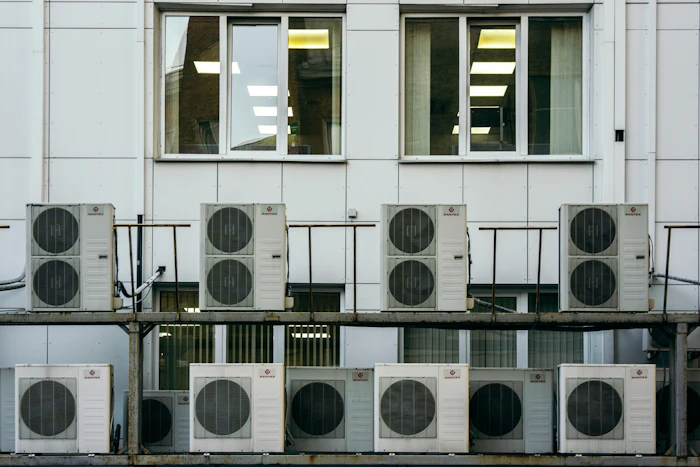 D Freezo India certified AC technician servicing air conditioner in Mathura